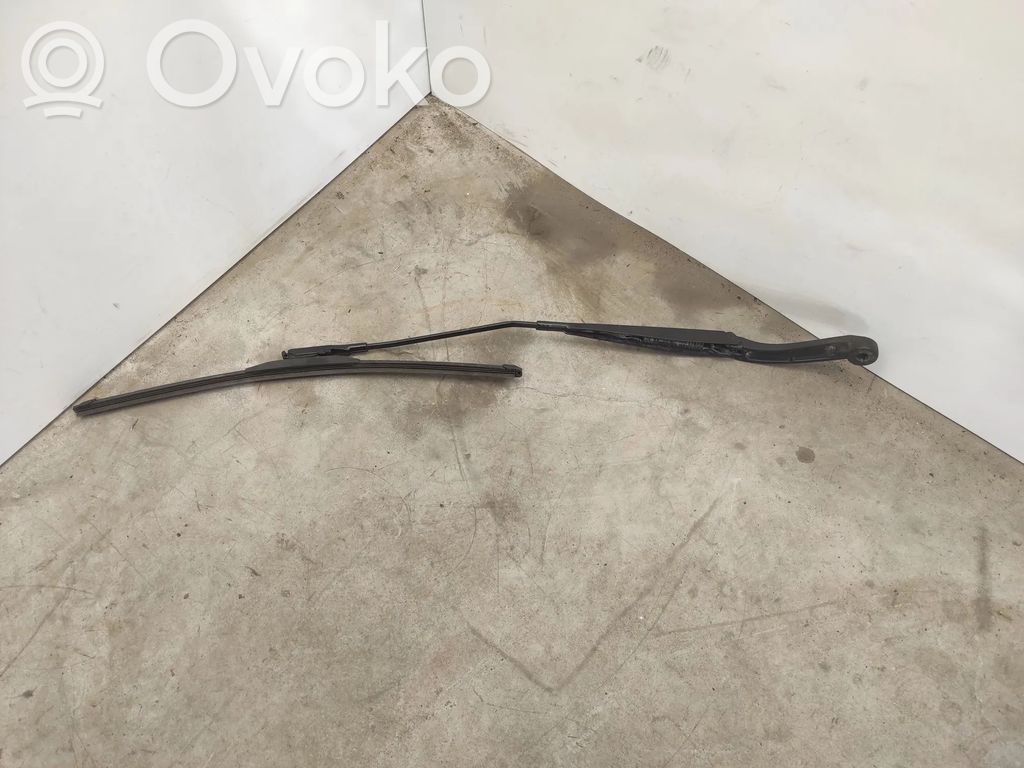 Front wiper blade arm   LB5B17526AB