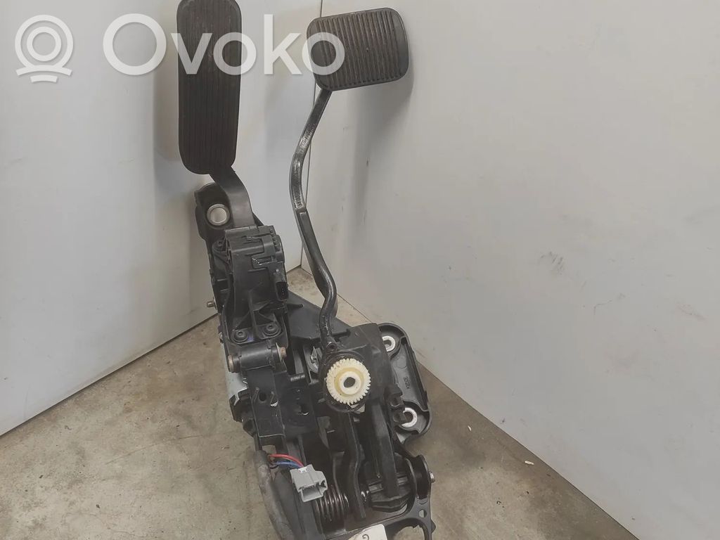 Ford Explorer V Pedal assembly 