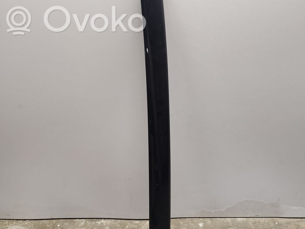 Ford Explorer VI Windshield trim 