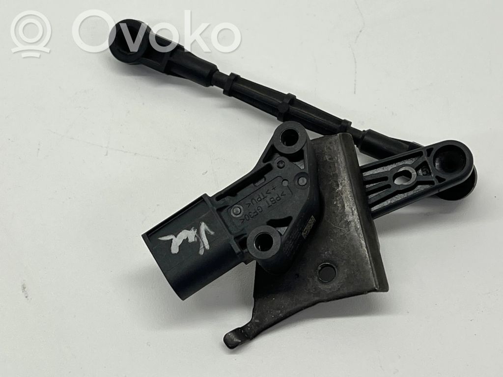 Audi A4 S4 B9 8W Rear air suspension level height sensor 