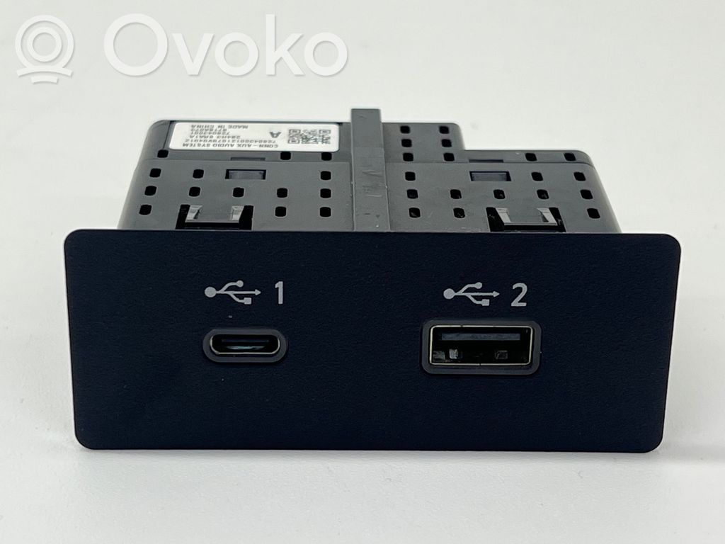 Mitsubishi Outlander IV Enchufe conector USB 