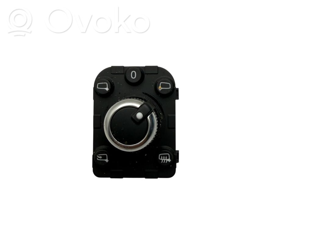 Audi Q2 - Wing mirror switch 