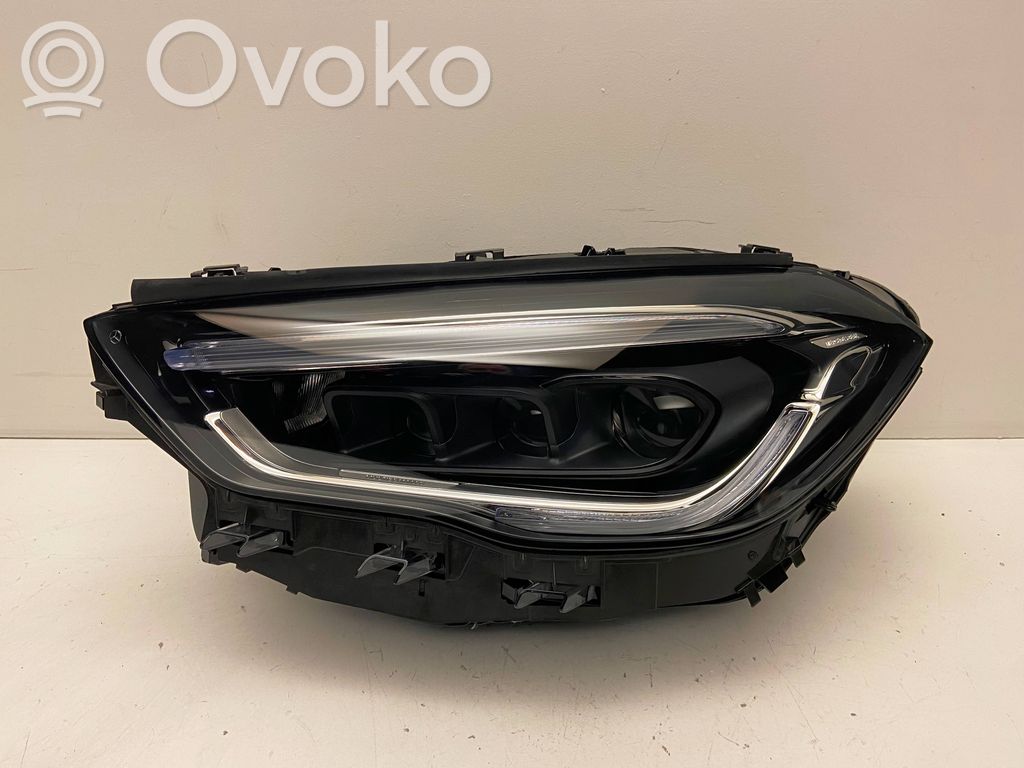 Mercedes-Benz GLA H247 Lampa przednia 