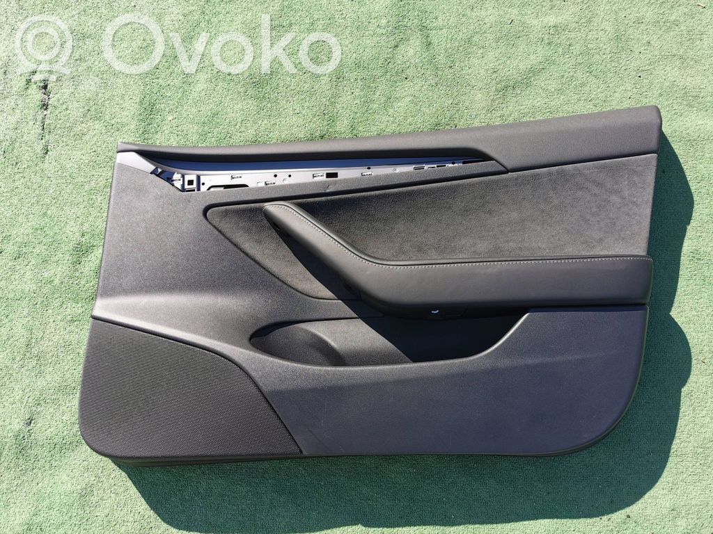 Tesla Model 3 Apšuvums aizmugurējām durvīm 