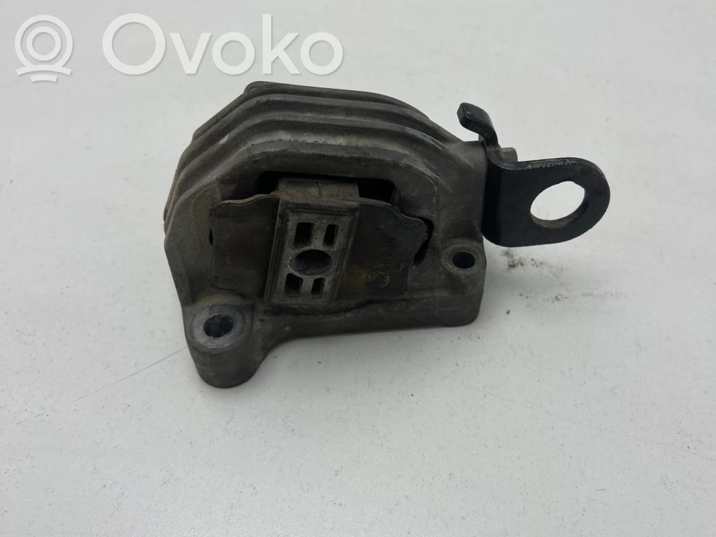 Volvo S60 Engine mount bracket 