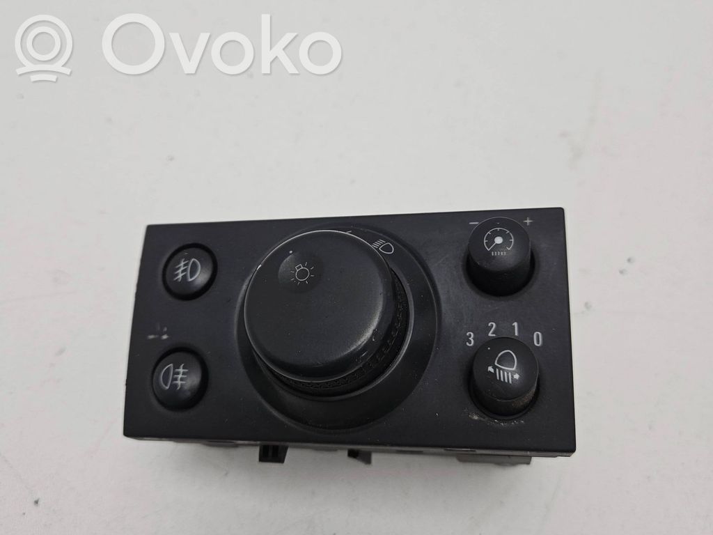 Light switch   040600
