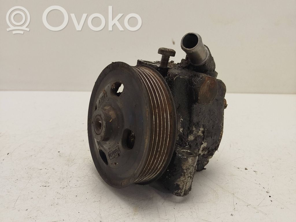 Ohjaustehostimen pumppu   6G913A733AA
