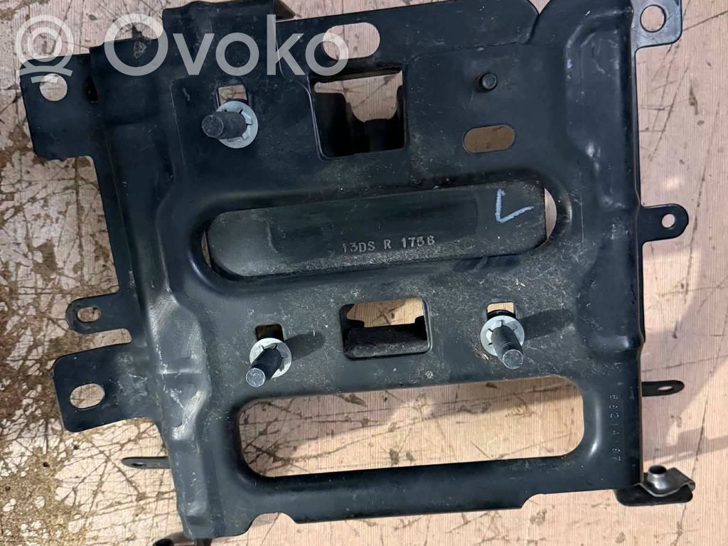 Front bumper mounting bracket   68214197