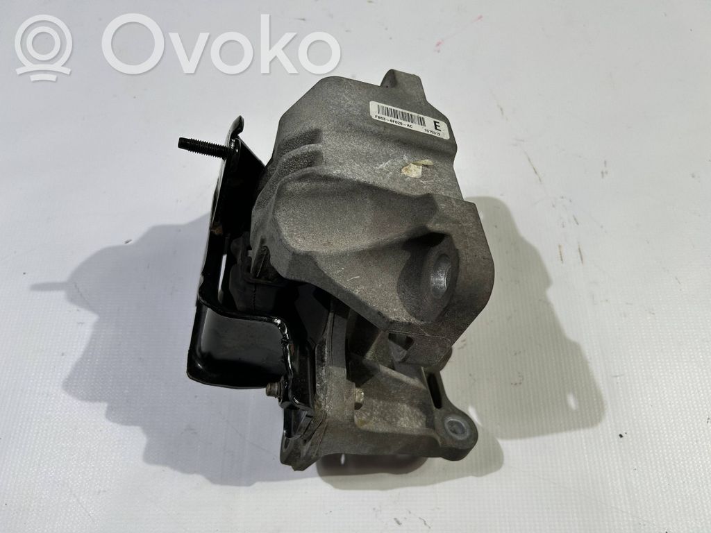 Ford Explorer Gearbox mounting bracket 
