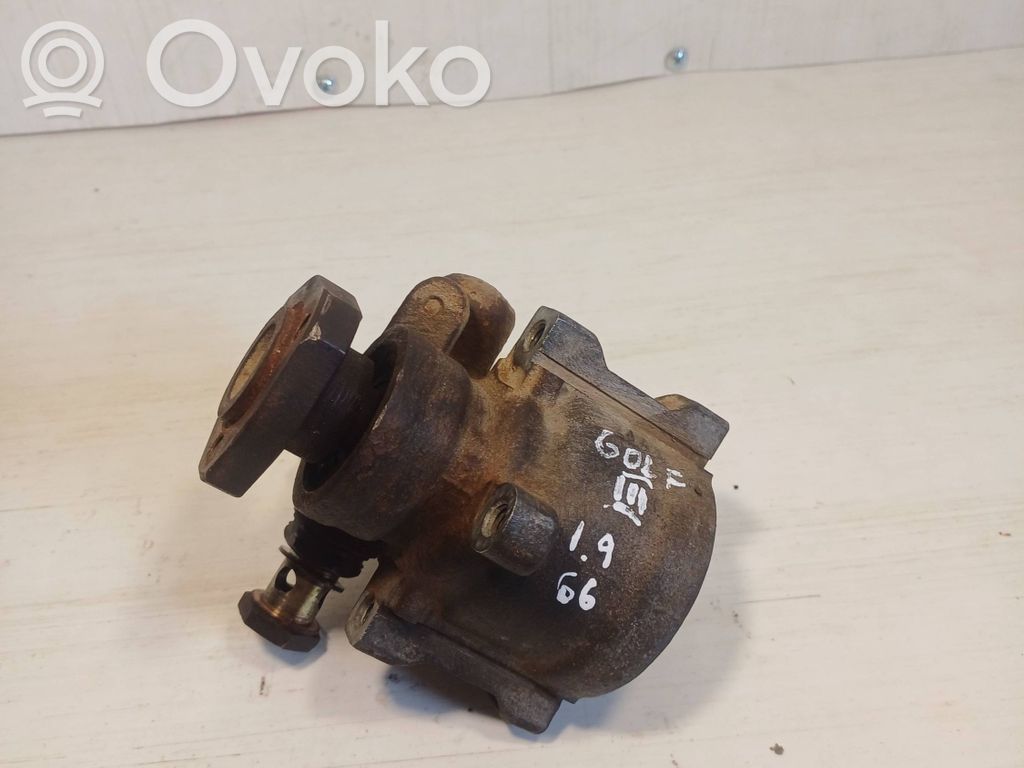 Volkswagen Golf III Ohjaustehostimen pumppu 