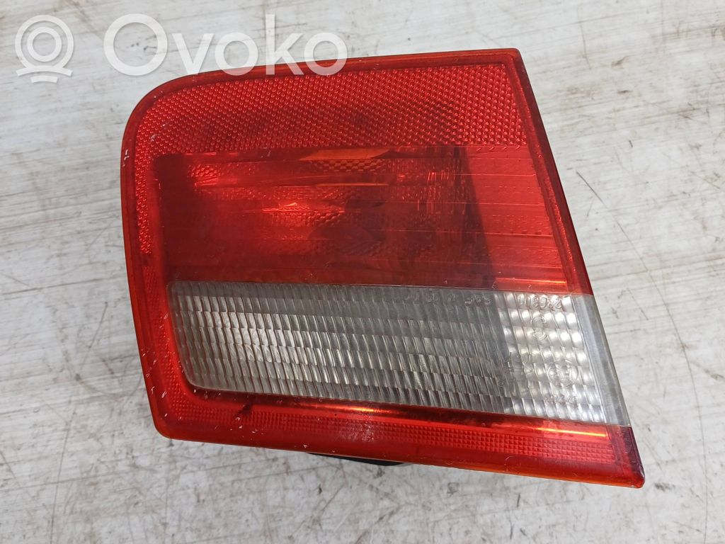 BMW 3 E46 Aizmugurējais lukturis pārsegā 