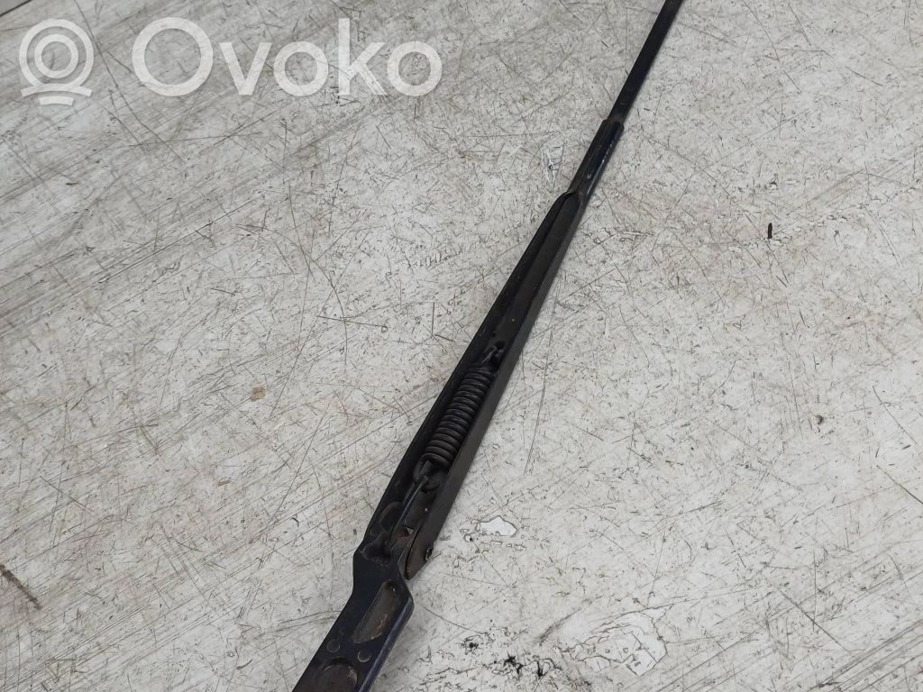 Volkswagen Golf IV Priekinio stiklo valytuvų kojelė 