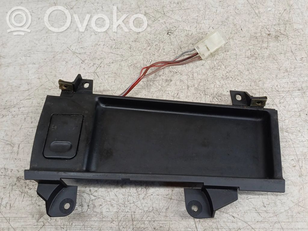 BMW 5 E39 Cigarette lighter front 