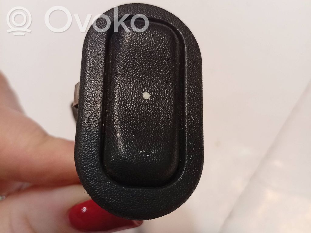 Opel Zafira A Electric window control switch 
