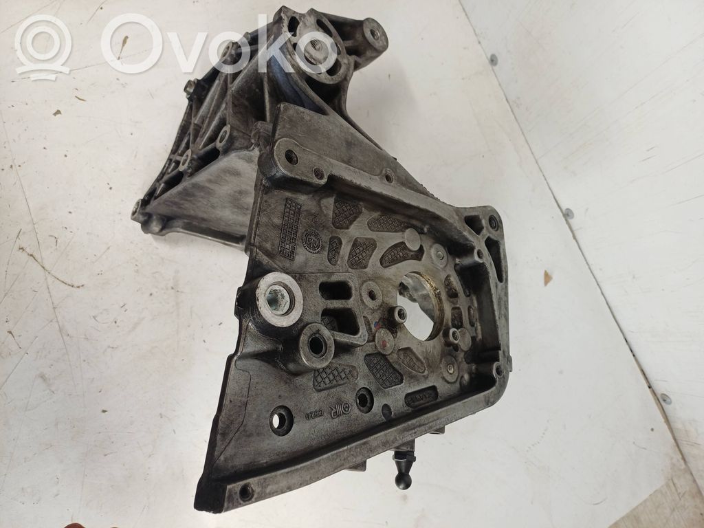 Opel Zafira B Fuel pump bracket 