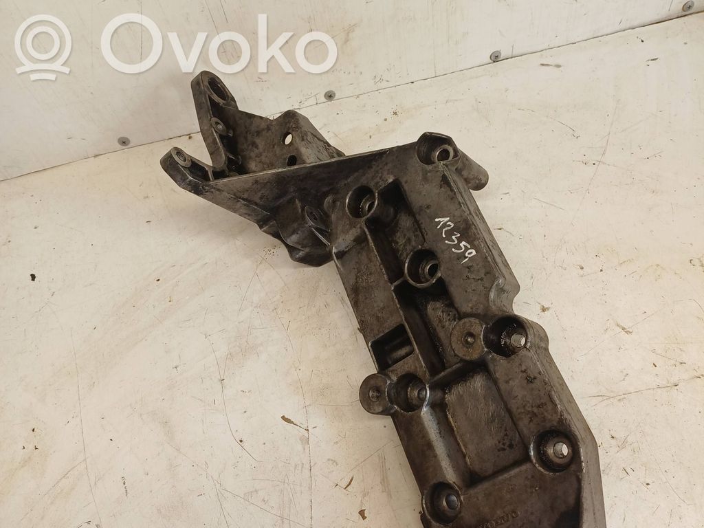 Volvo XC90 A/C compressor mount bracket 