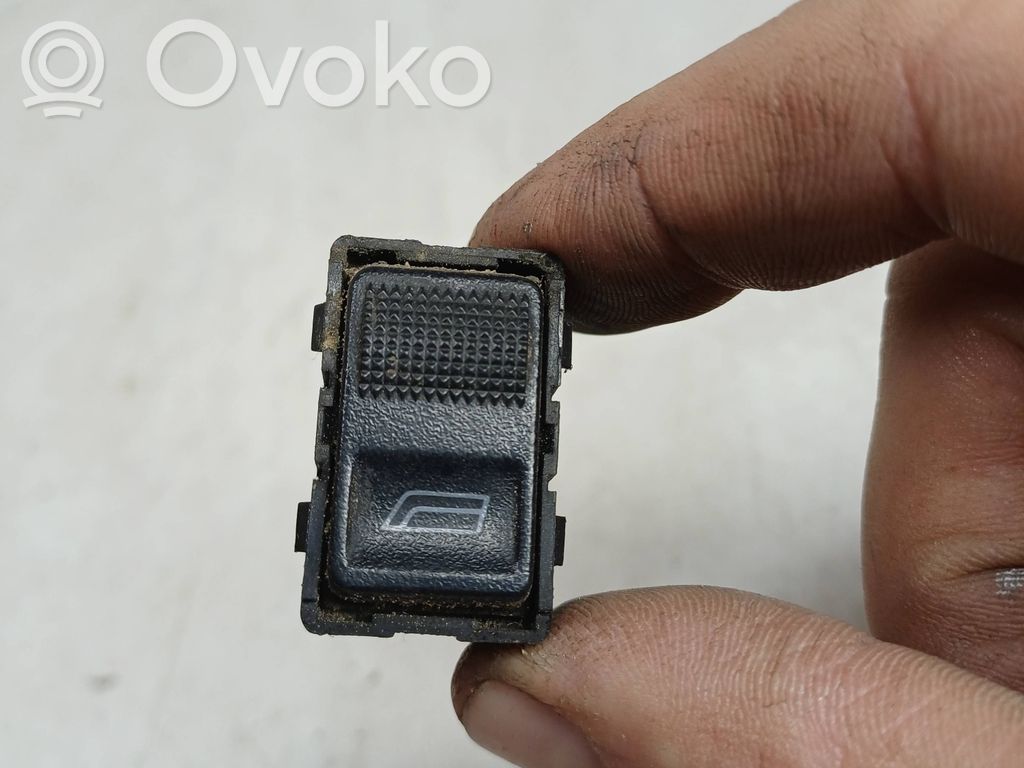 Audi A6 S6 C4 4A Electric window control switch 