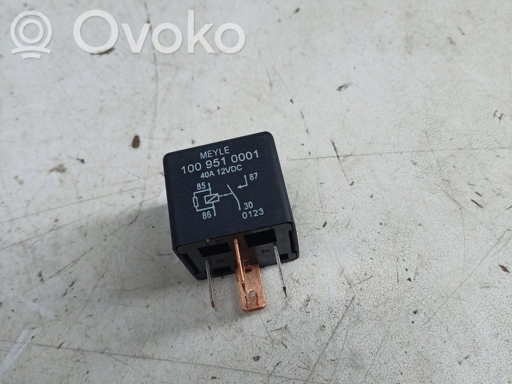 Audi A6 S6 C4 4A Muu rele 