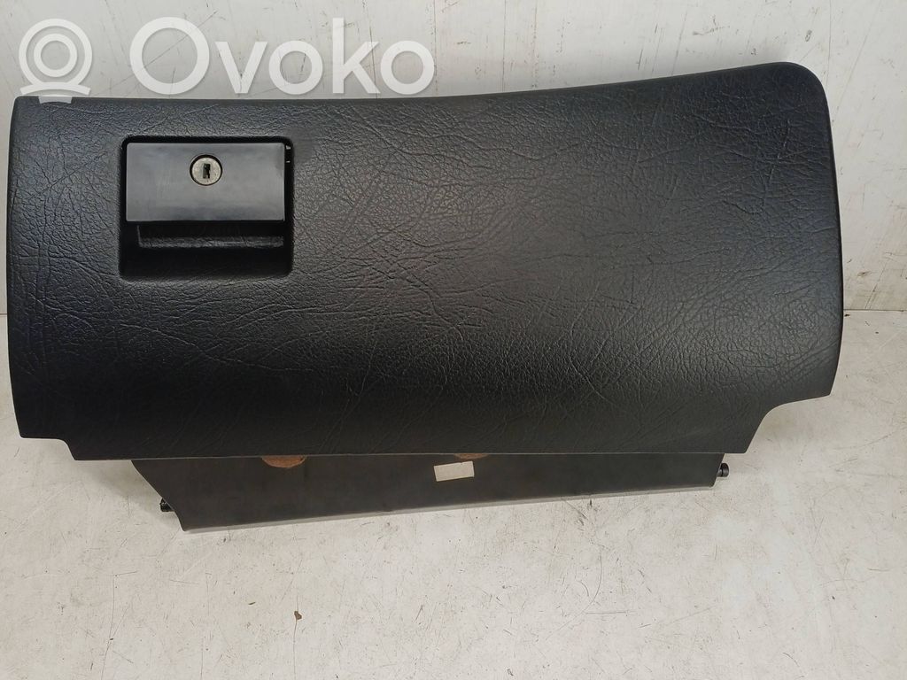 Audi A6 S6 C4 4A Juego guantera 