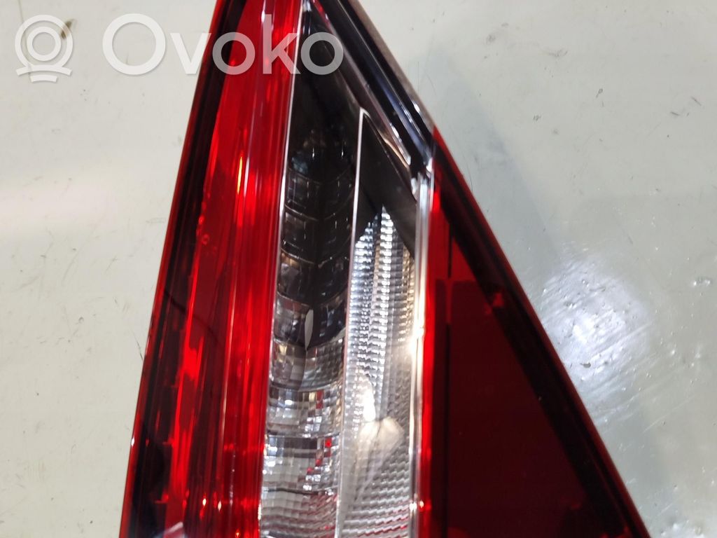 Skoda Superb B8 (3V) Lampă spate în capacul portbagajului 