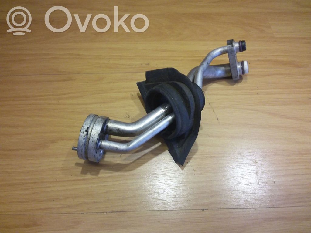 BMW 3 E46 Ilmastointilaitteen putki (A/C) 
