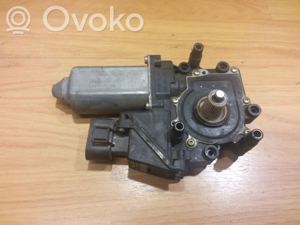 Audi A4 S4 B5 8D Silnik regulatora szyby drzwi przednich 