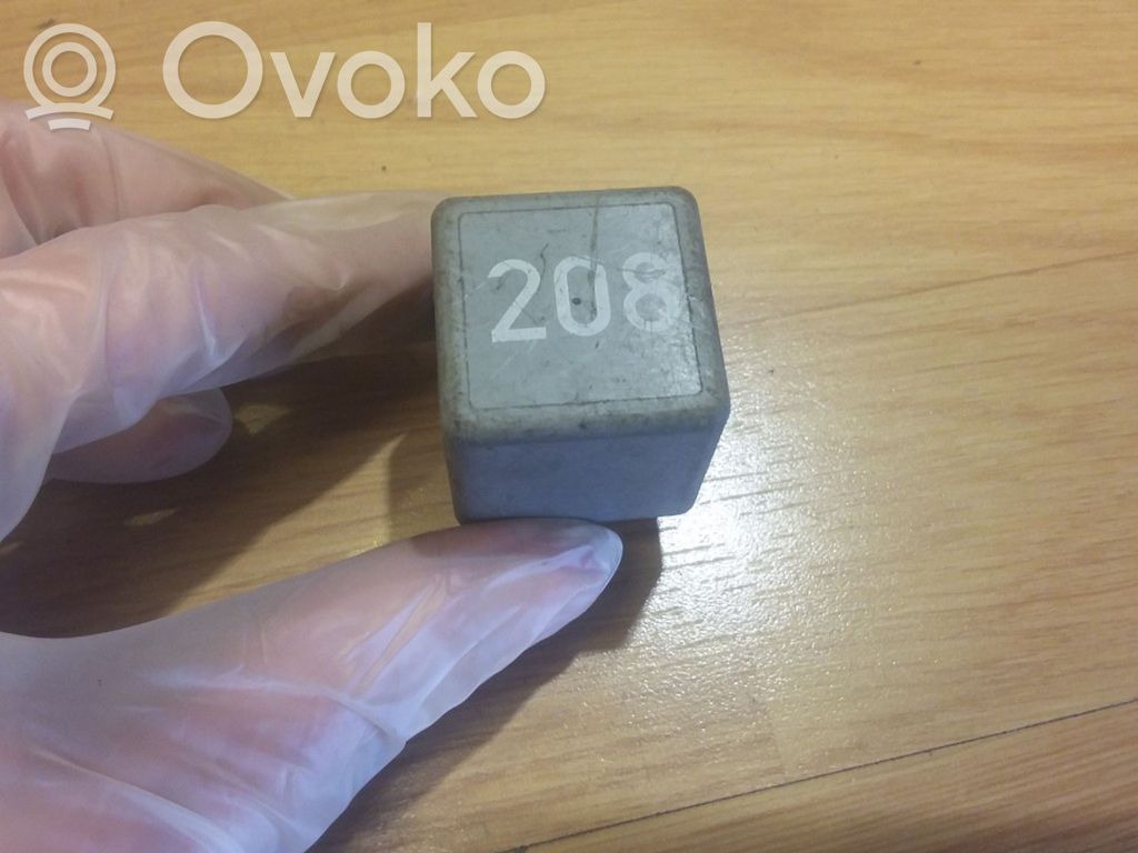 Audi A6 S6 C4 4A Other relay 