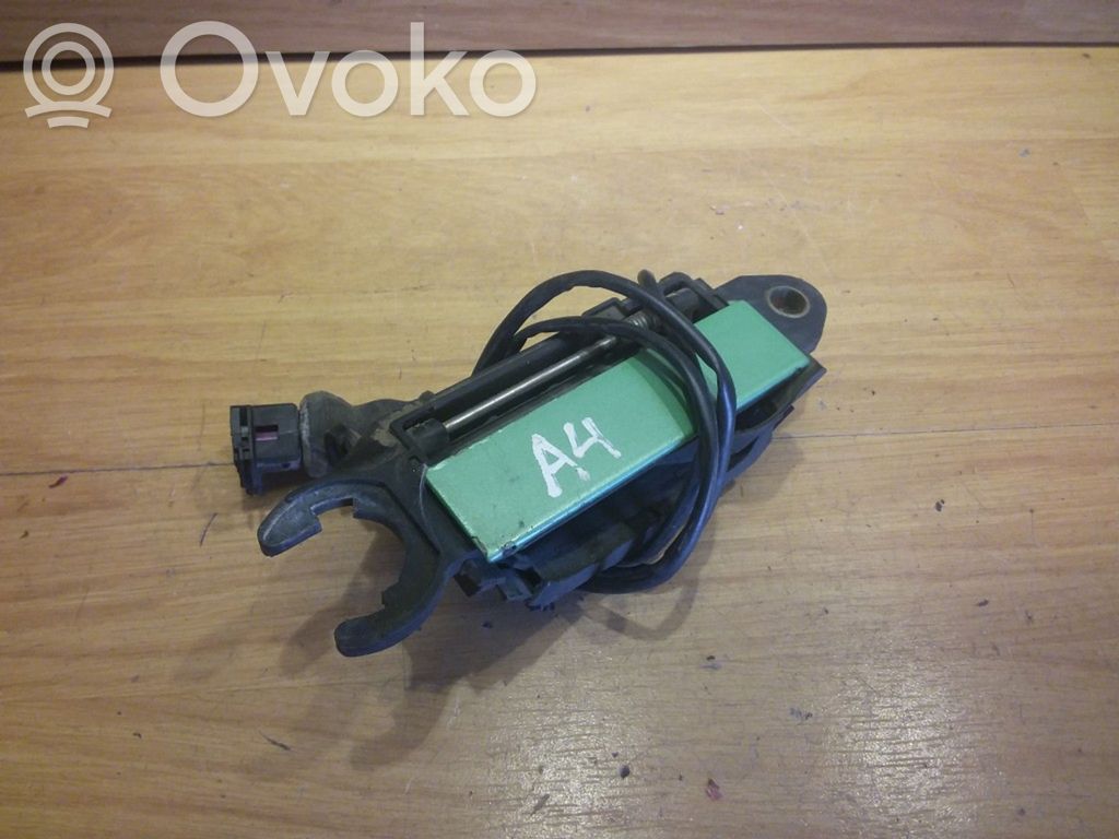 Audi A4 S4 B5 8D Klamka zewnętrzna drzwi przednich 