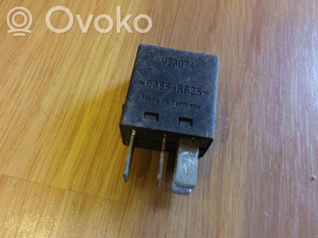 Volvo S40, V40 Kita rėlė 