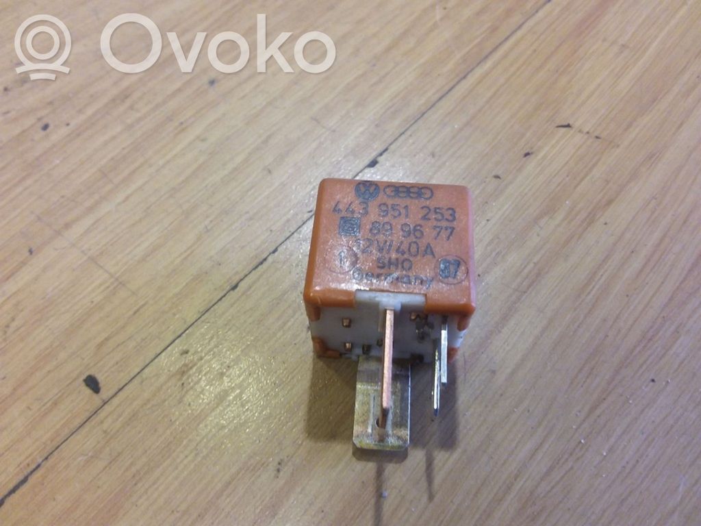 Audi A4 S4 B5 8D Muu rele 