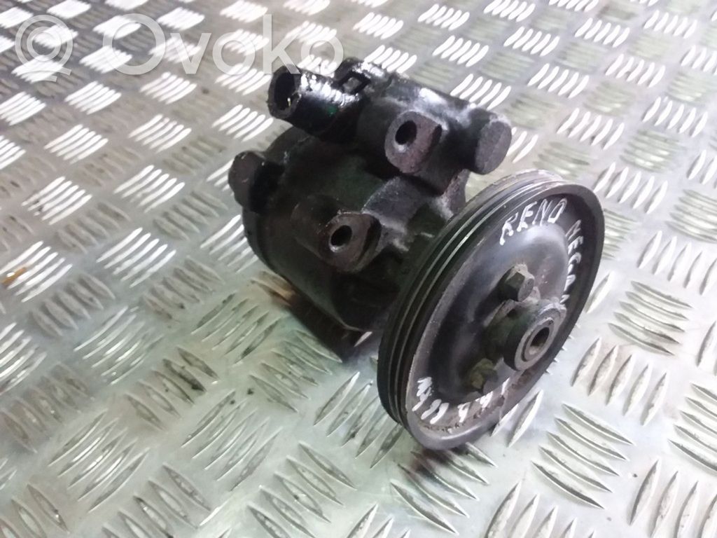 Renault Megane I Power steering pump 