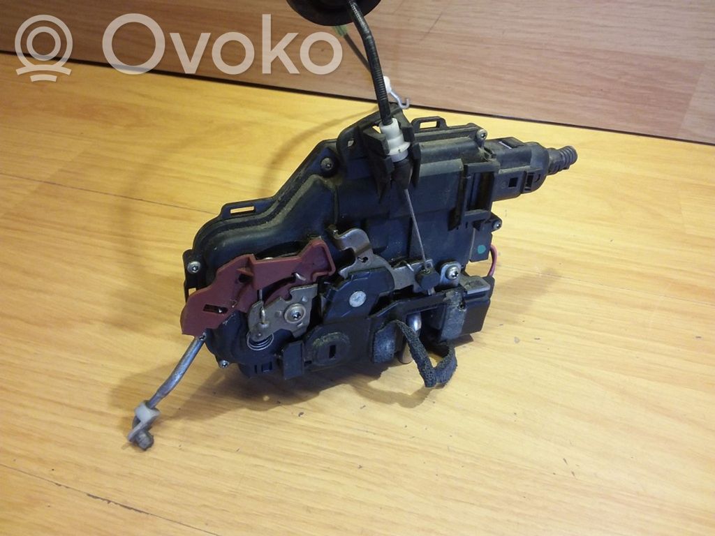 Audi A8 S8 D3 4E Galinių durų spyna 
