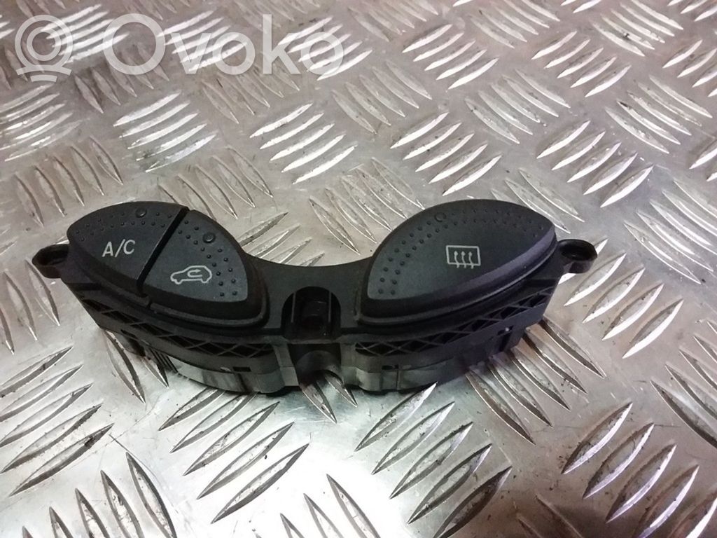 Ford Focus Logu elektriskās apsildes slēdzis 