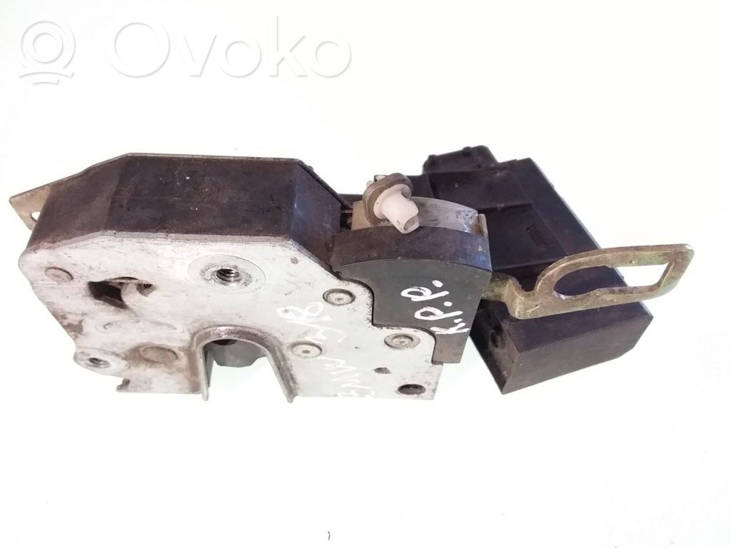 BMW 3 E36 Front door lock 