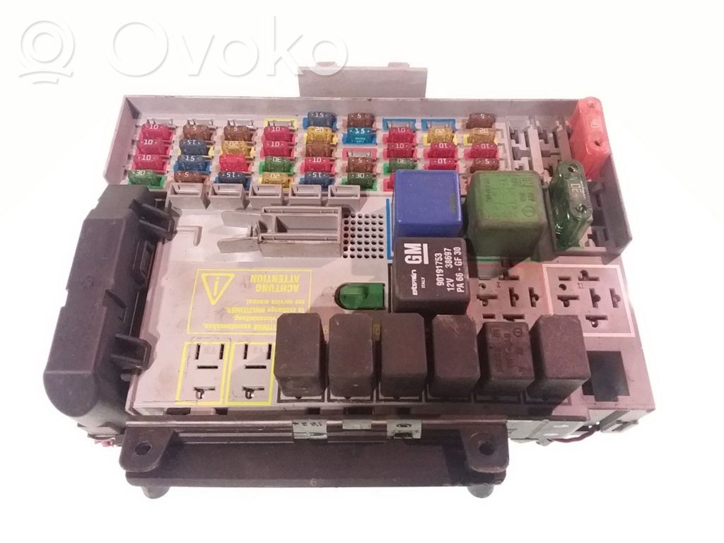Opel Zafira A Fuse module 