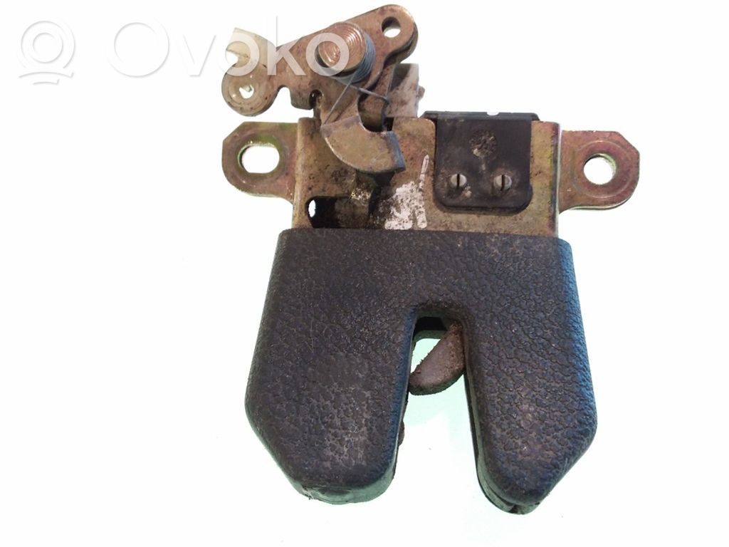 Volkswagen PASSAT B5 Tailgate/trunk/boot lock/catch/latch 