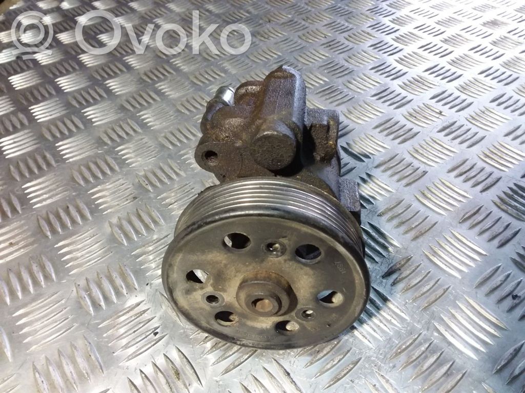 Mitsubishi Carisma Power steering pump 