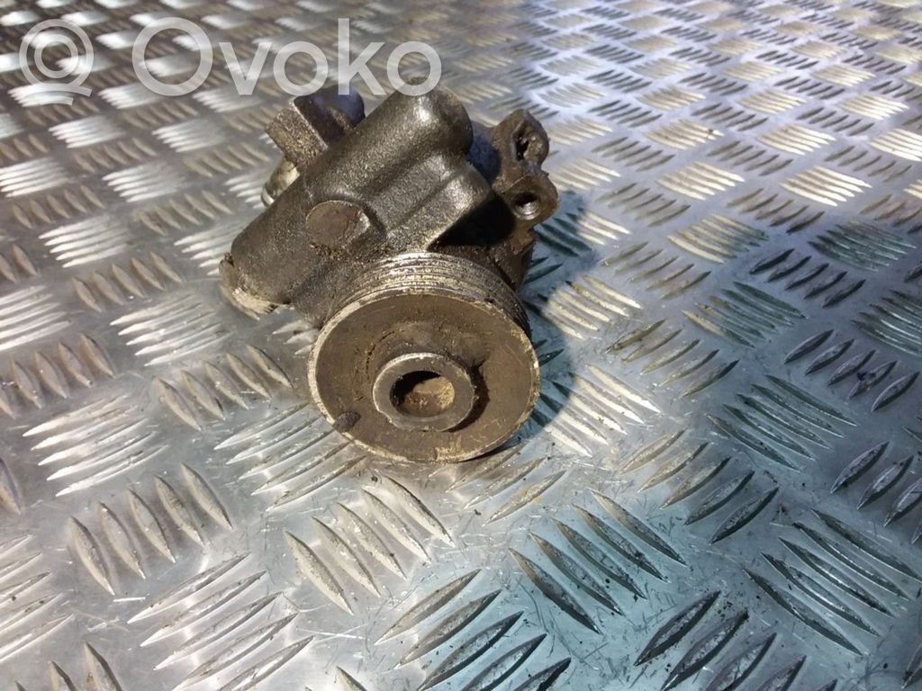Ford Focus Ohjaustehostimen pumppu 
