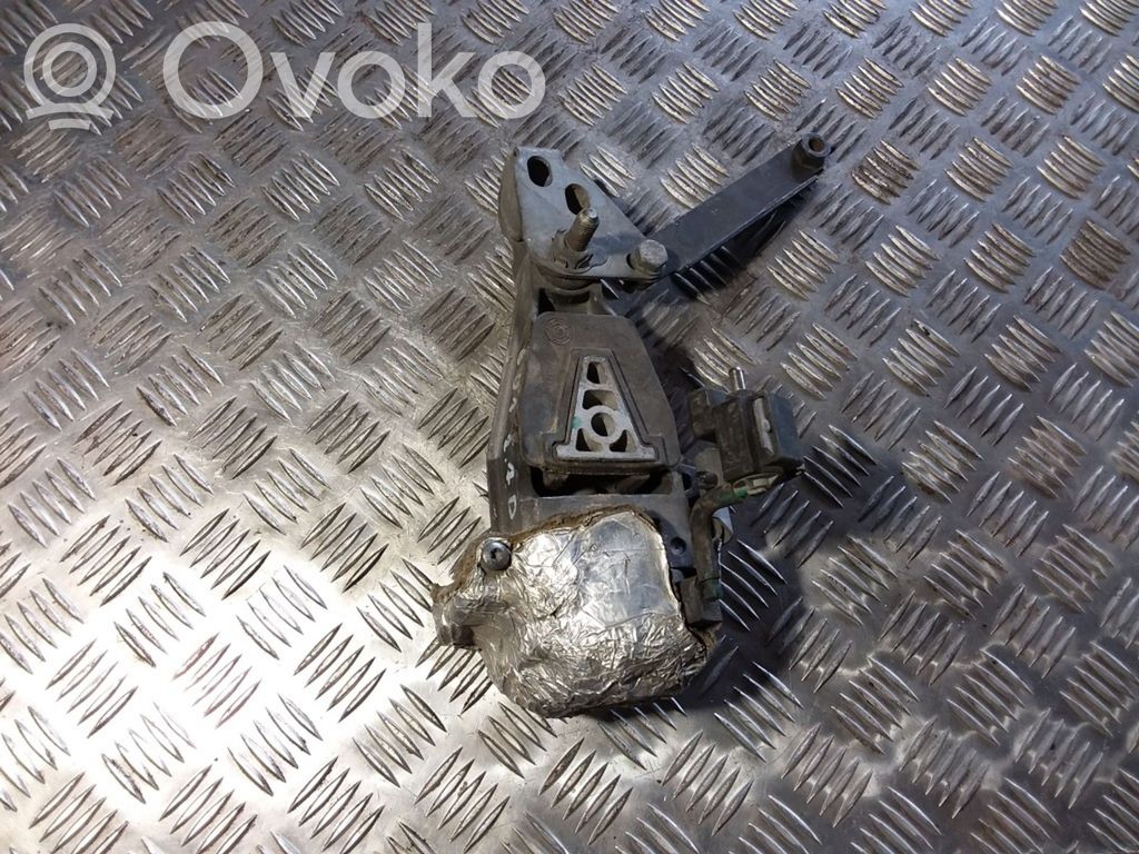 Peugeot 407 Engine mount bracket 