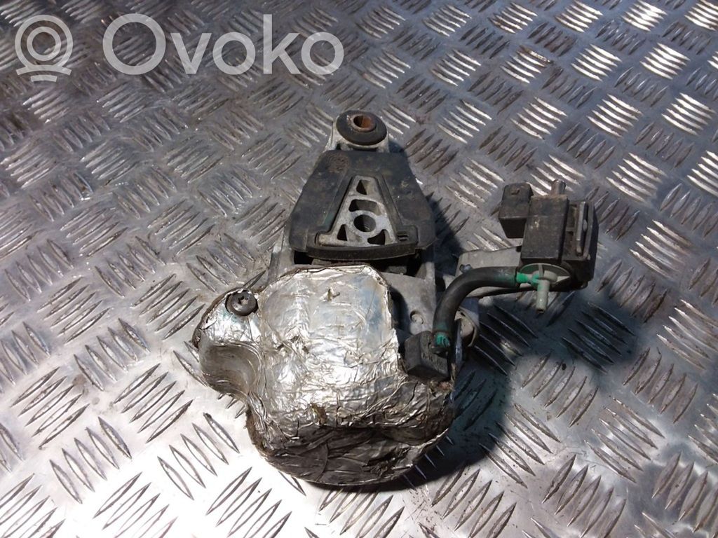 Peugeot 607 Engine mount bracket 
