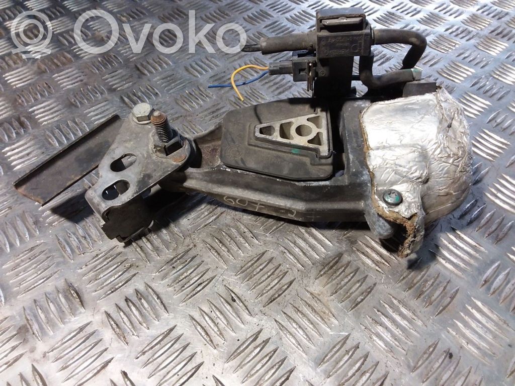 Peugeot 607 Engine mount bracket 