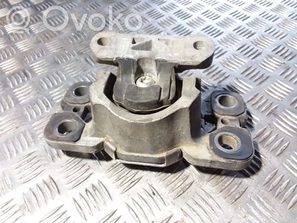 Volvo S80 Engine mount bracket 