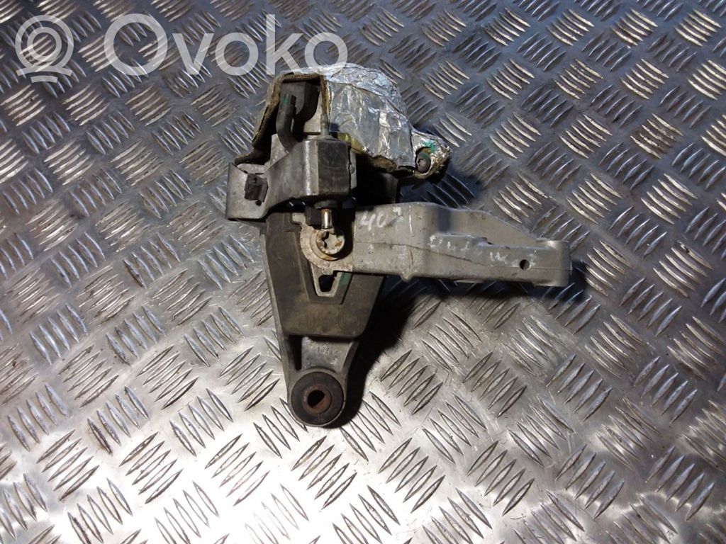 Peugeot 407 Engine mount bracket 