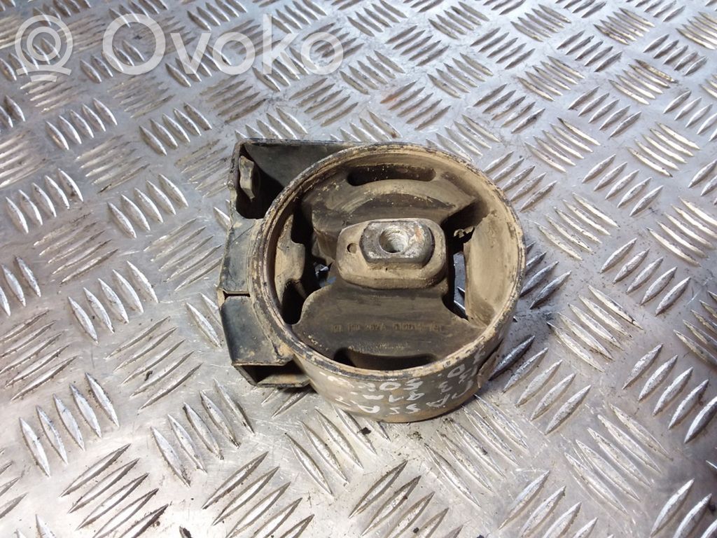Volkswagen PASSAT B3 Engine mount bracket 