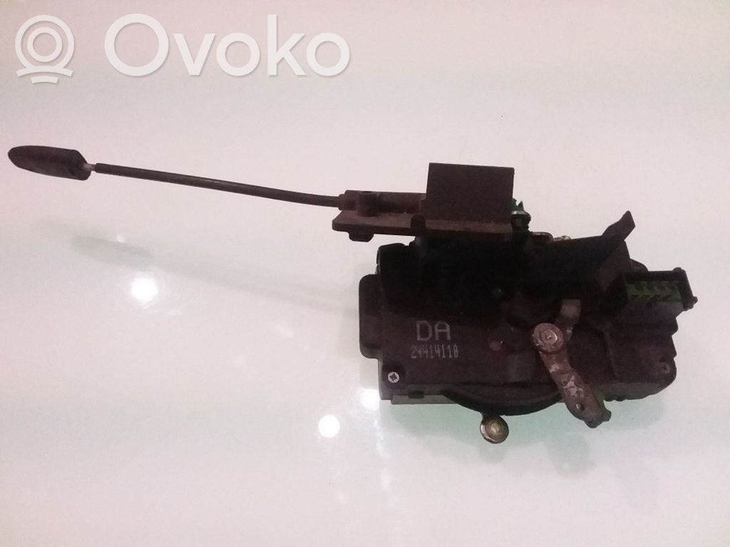 Opel Vectra B Priekšpusē slēdzene 