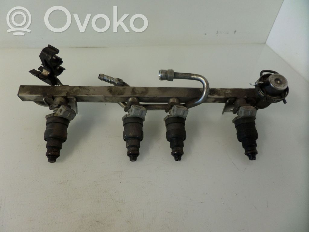 Audi A4 S4 B5 8D Polttoainepääputki 