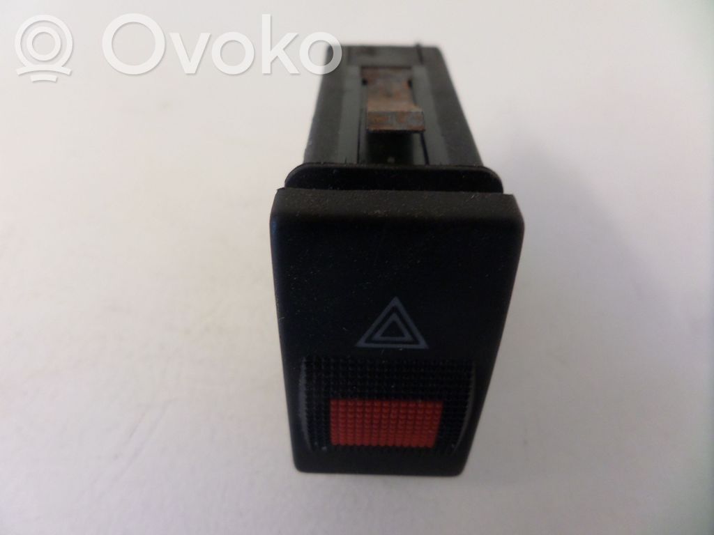 Audi A4 S4 B5 8D Botón interruptor de luz de peligro 