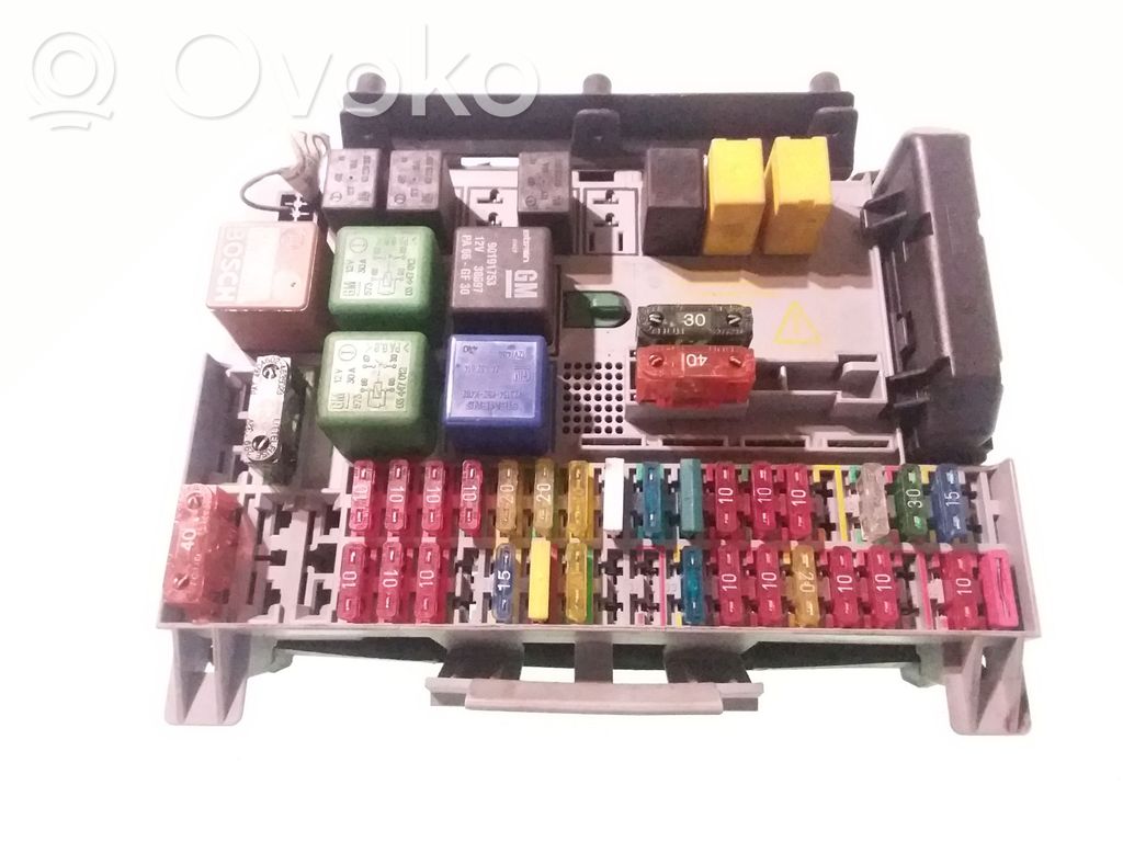 Opel Vectra B Fuse module 