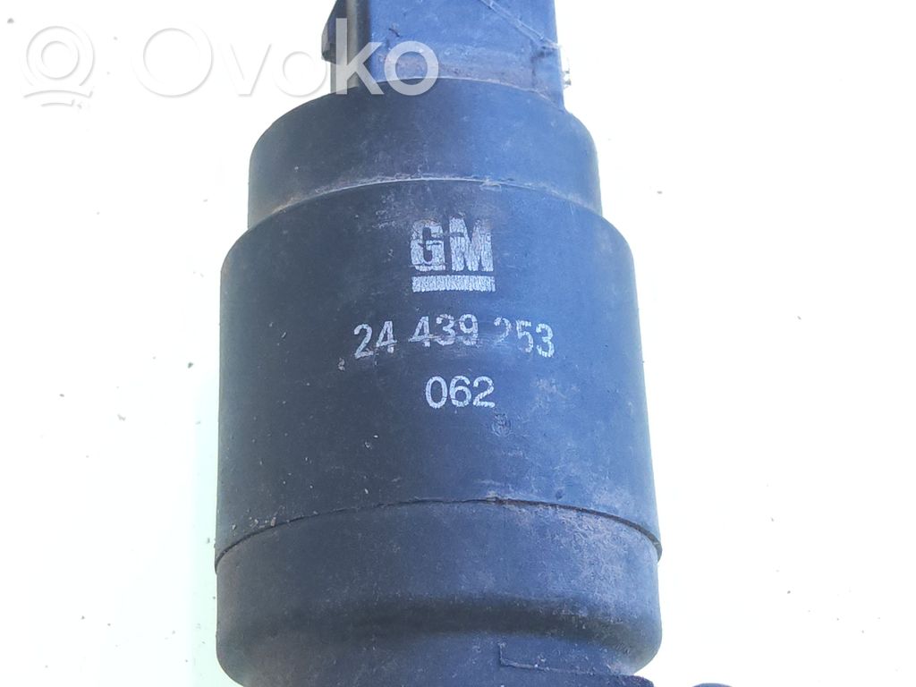 Opel Vectra C Windscreen/windshield washer pump 