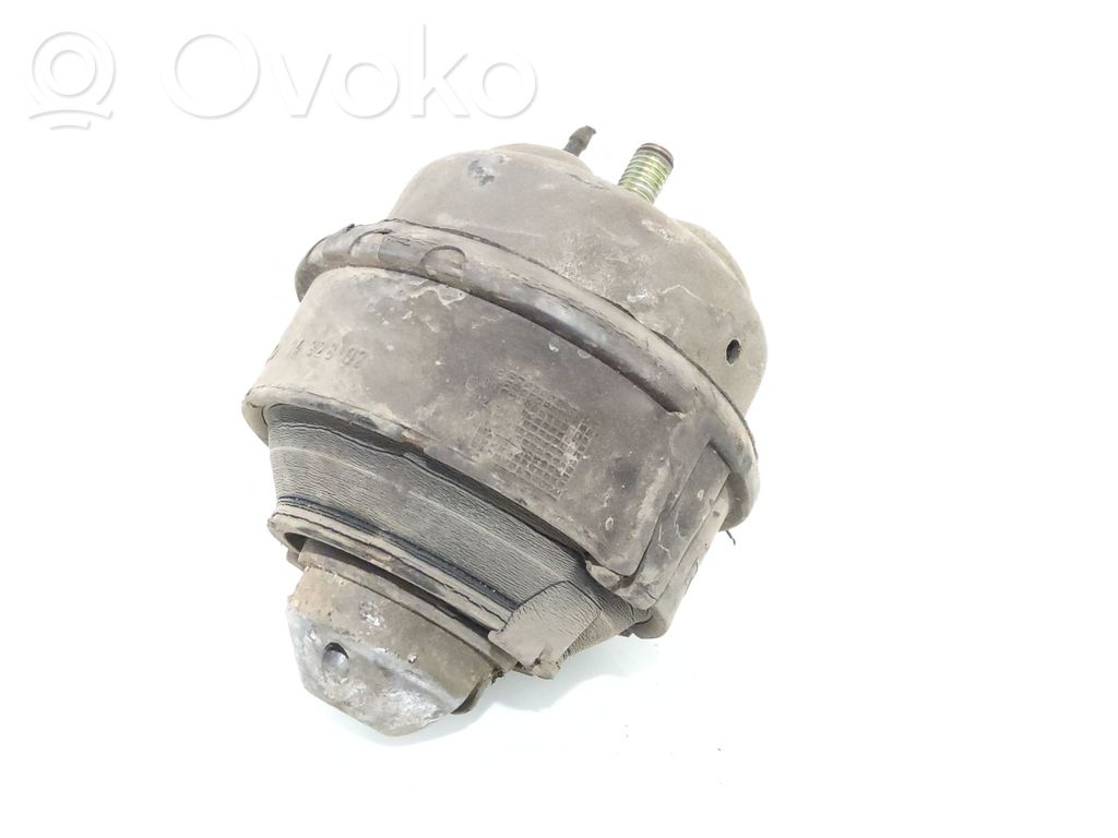 Volvo V70 Engine mount bracket 